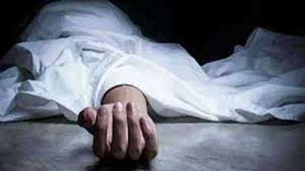 वाराणसी में श्मशान घाट से पुलिस ने कब्जे में लिया शव